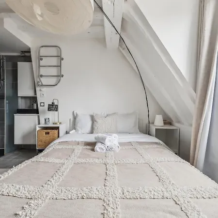 Bnbnook - Chic - Steps From Les Halles & The Louvre Paris
