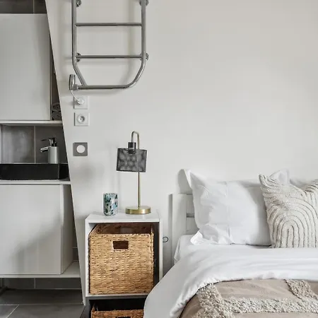 Bnbnook - Chic - Steps From Les Halles & The Louvre Paris